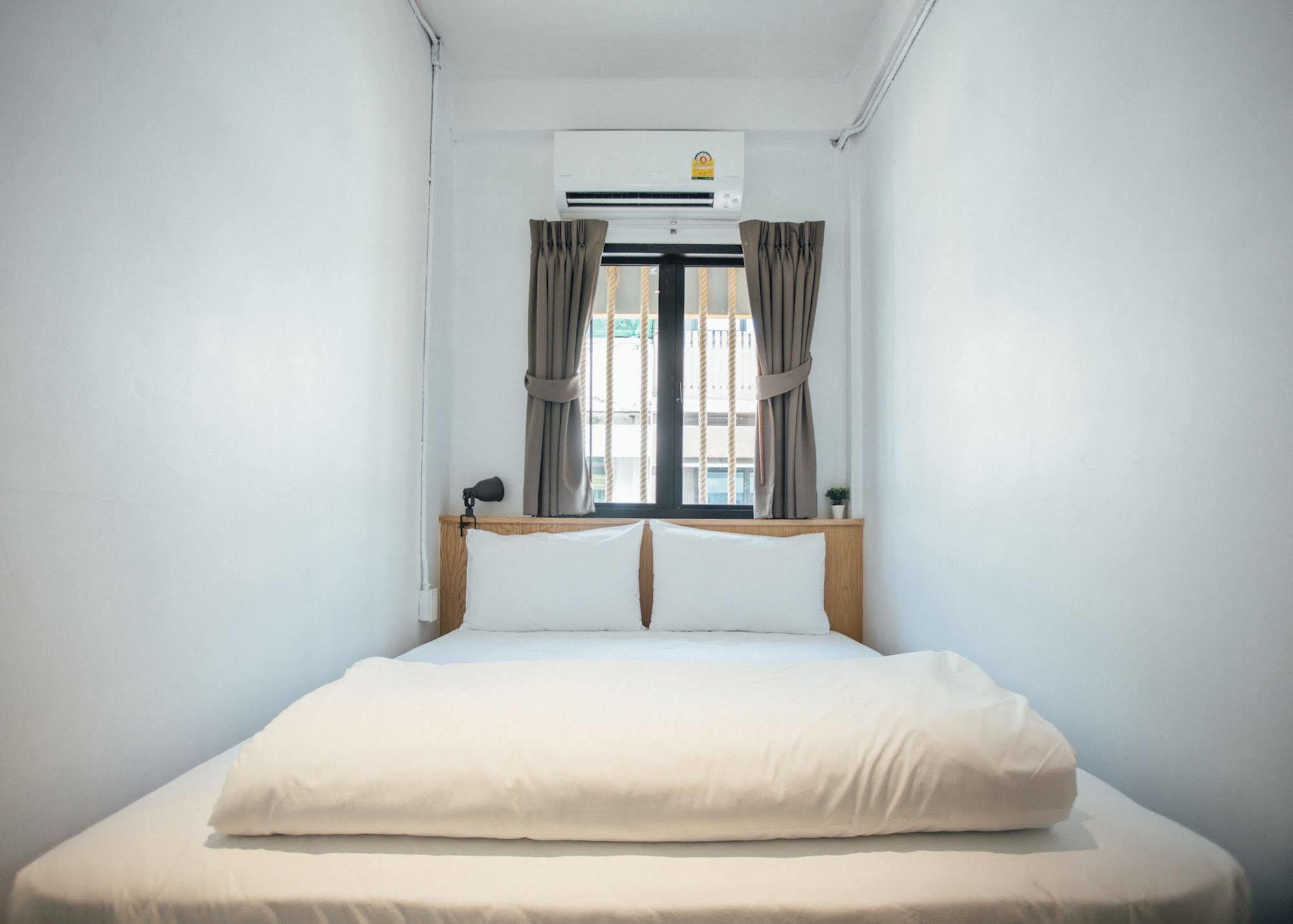 Mellow Fellow Hostel Bangkok Exterior foto